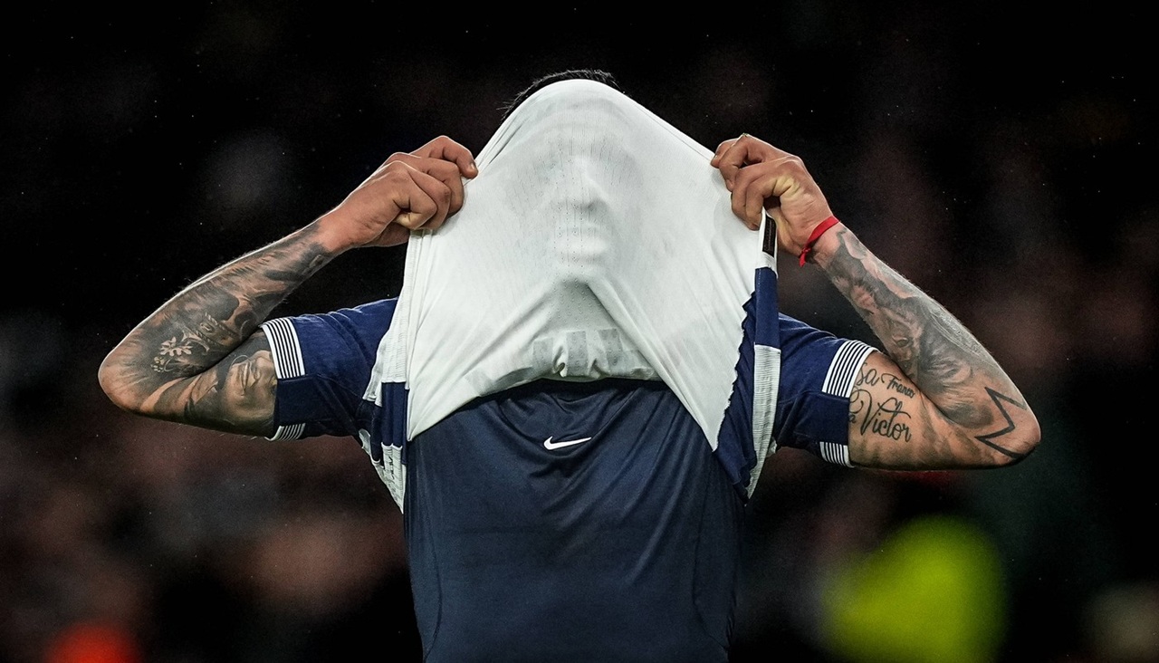 O să ajungă să-i ducă dorul lui Radu Drăguşin! Marele fundaş al lui Tottenham, de 100.000.000 de euro, s-a rupt din nou