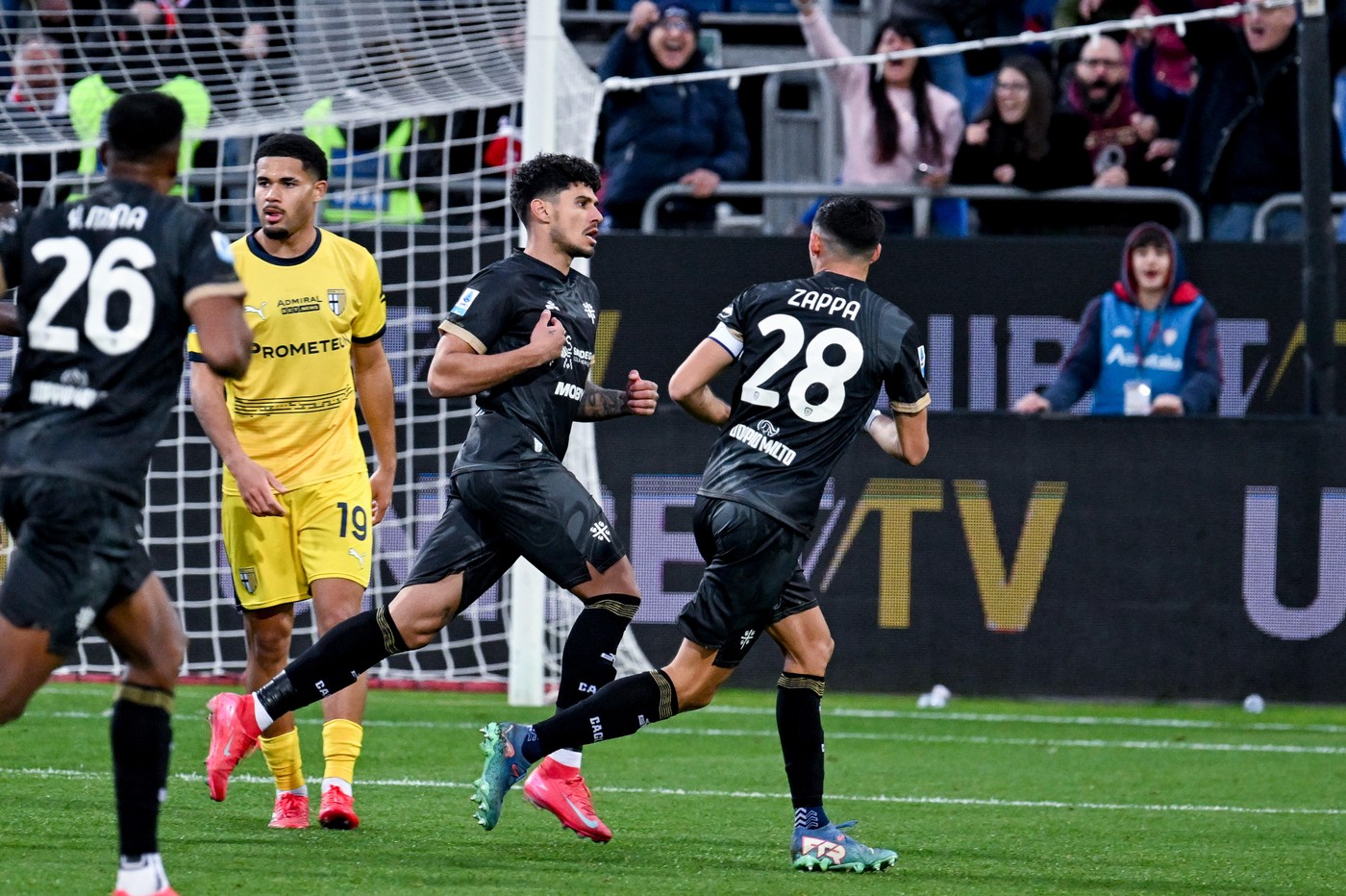 Presa italiană e la picioarele lui Florinel Coman după golul magnific reușit în Cagliari – Parma 2-1: „Un debut mai bun nu ar fi putut avea”