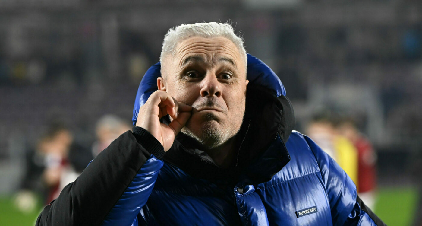 Șeicii vor să îl îmbrace în aur pe Marius Șumudică. Presa arabă anunță că antrenorul va pleca de la Rapid și va semna cu Al Okhdood