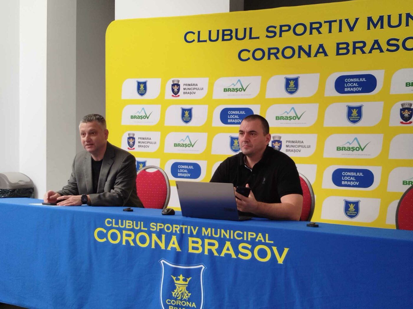 Tăvălugul datoriilor la Corona Brașov: „Haos financiar!”. Contractul unui sportiv a fost reziliat pentru „consum de substanțe interzise!”