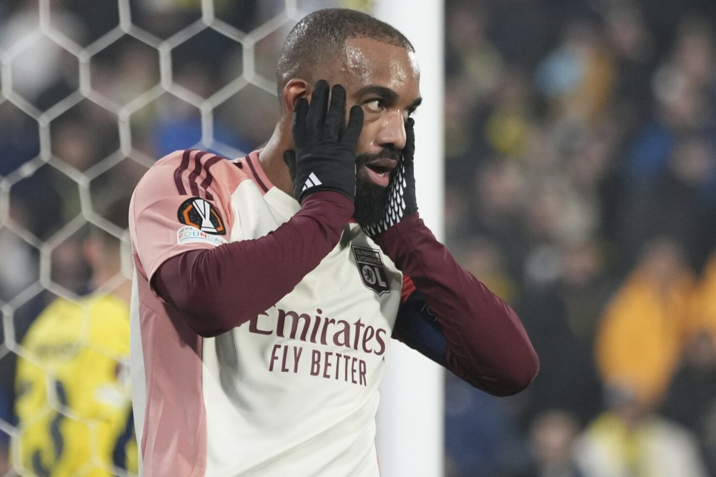 Superstarul lui Lyon, în situația lui Vlad Chiricheş. Situația incertă a lui Alexandre Lacazette, înainte de meciurile cu FCSB agită clubul francez