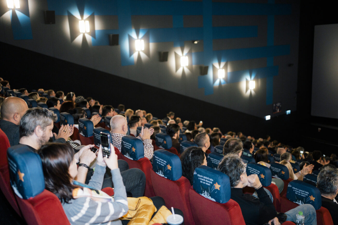 COMUNICAT | „Țăndări”, comedia regizată de Bogdan Naumovici, pe primul loc în box office