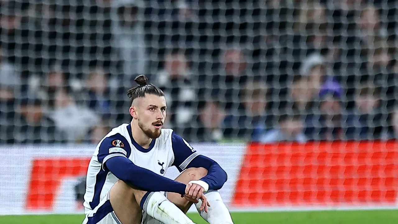 Tottenham, anunț oficial despre Radu Drăgușin! Ce a transmis clubul după ce românul și-a rupt ligamentul încrucișat anterior de la genunchiul drept