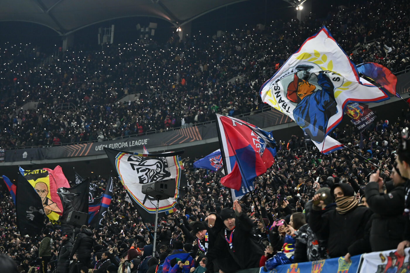 Trei de bine în fotbalul nostru din ultima săptămână: „Mândria de a fi români cu argumente prin fanii, stadionul și jucătorii FCSB, alături de fair-play-ul onorant al lui Răzvan Lucescu și un elogiu performanței din umbră”