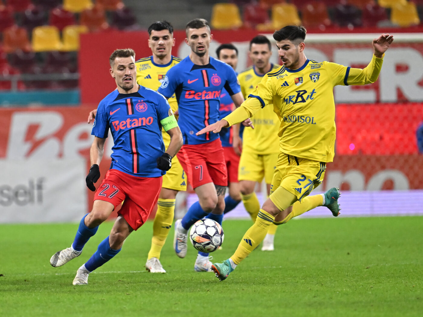 Un fost jucător al Stelei, scos de pe lista pentru Superliga! Un club de mare tradiție al României este deja pe urmele fotbalistului care l-a refuzat pe Gică Hagi, iar roș-albaștrii recunosc: „Au fost ceva discuții!”. EXCLUSIV
