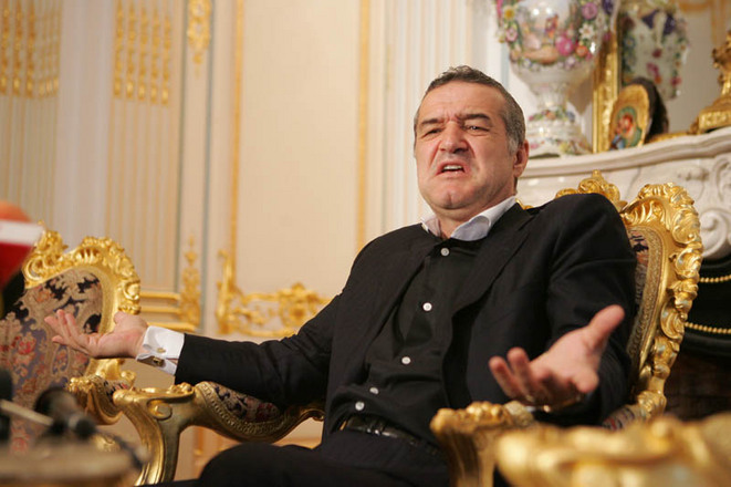 „Ăştia sunt banii, ăsta e transferul”. Gigi Becali a anunțat luni seara că a mai cumpărat un atacant