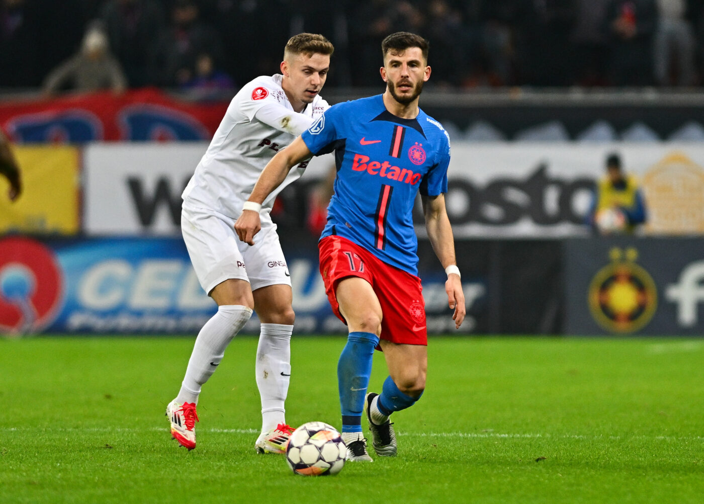 „Bine că n-a venit Louis Munteanu la mine. Dacă stătea la pomană, îl treceam pe bancă”. Gigi Becali a găsit „motivul” pentru care transferul la FCSB al atacantului nu ar fi fost unul de top