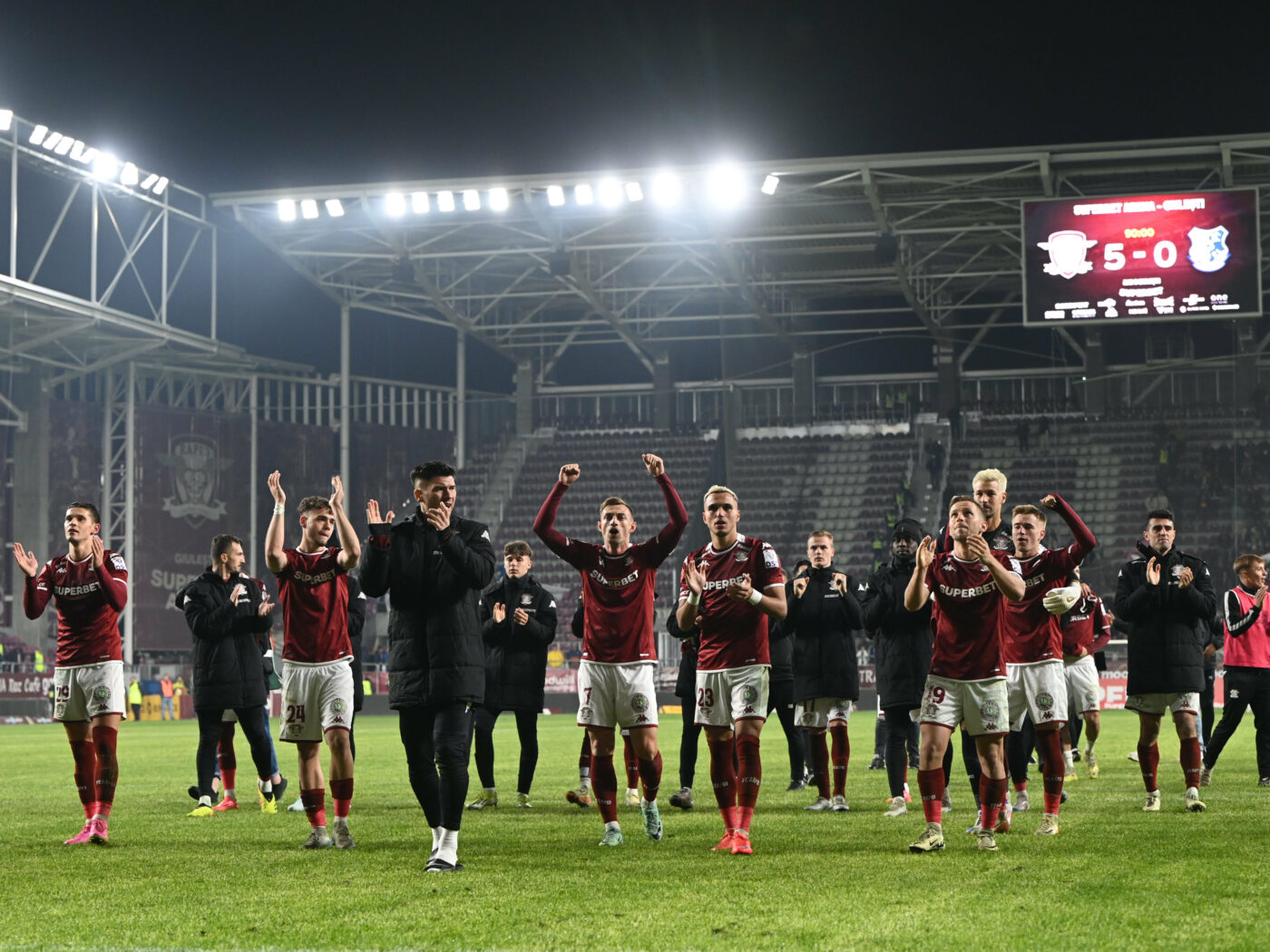 „E un pic agitat. Până la 10, bea 5 cafele”. Fotbalistul de la Rapid care i-a speriat pe colegi cu energia lui, înainte de derby-ul cu FCSB
