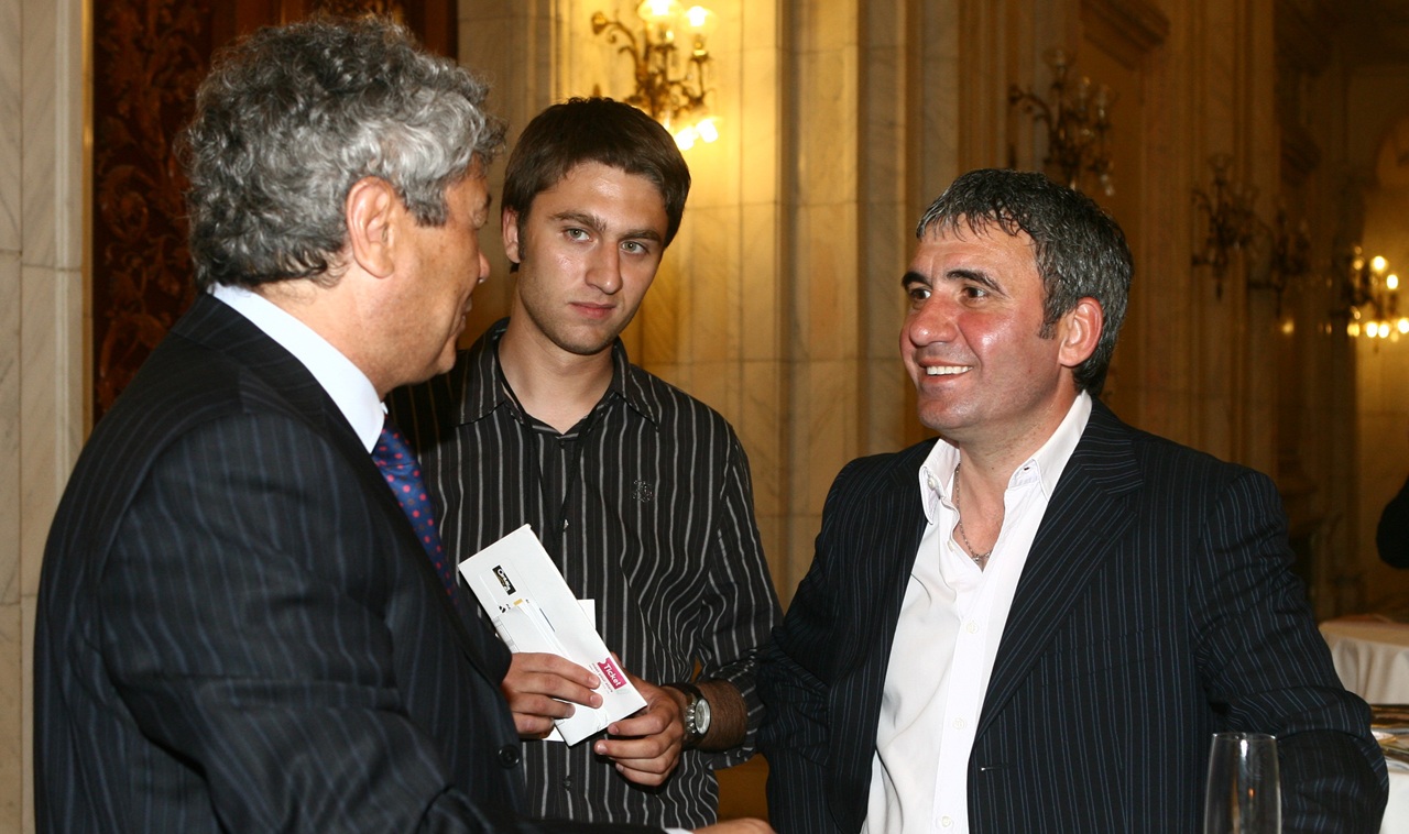 „Gică Hagi l-a făcut praf pe Mircea Lucescu pe unde l-a prins, deşi l-a ajutat. A vorbit urât de el”. Lucrurile putrede din Generația de Aur, scoase la suprafață de Dănuț Lupu