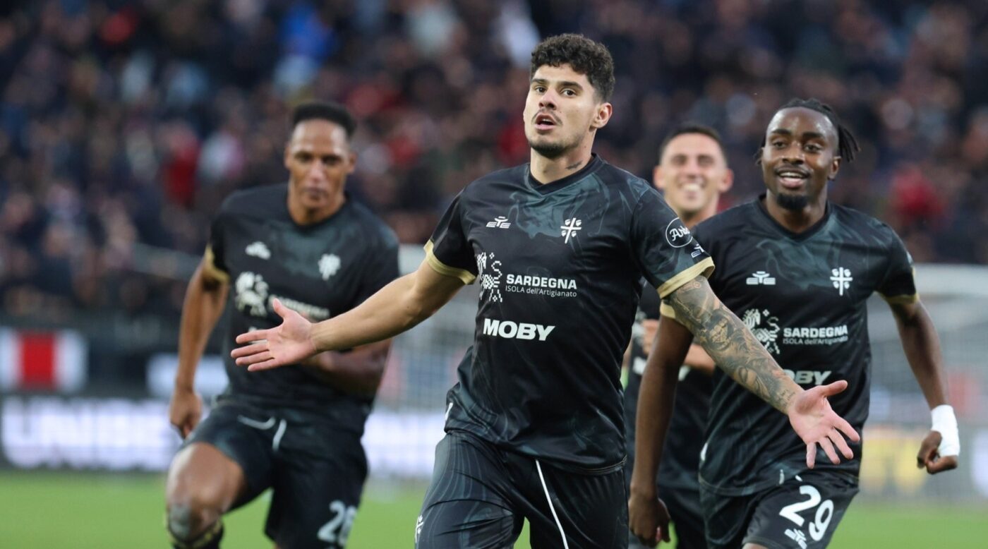 „Mbappe” i-a dat pe spate și pe colegii de la Cagliari. Florinel Coman, lăudat de un coechipier: „Calități excelente”