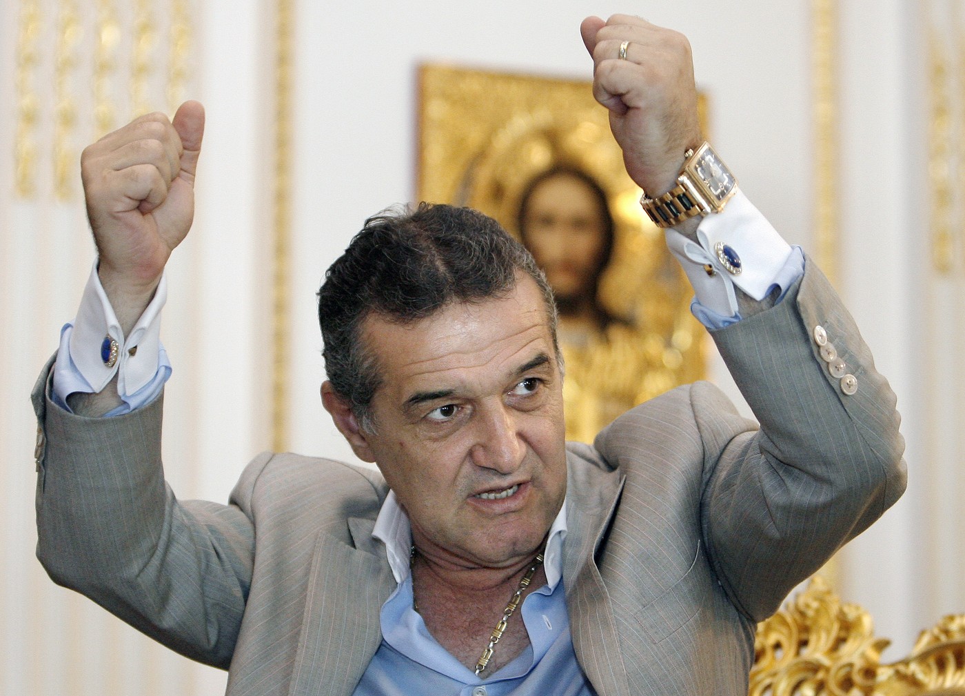 „Nu știu ce vorbește cu popii, și-a făcut altar în casă”. Afaceristul din fotbalul românesc a fost convertit de Gigi Becali la credință totală și a dat tunuri de milioane de euro