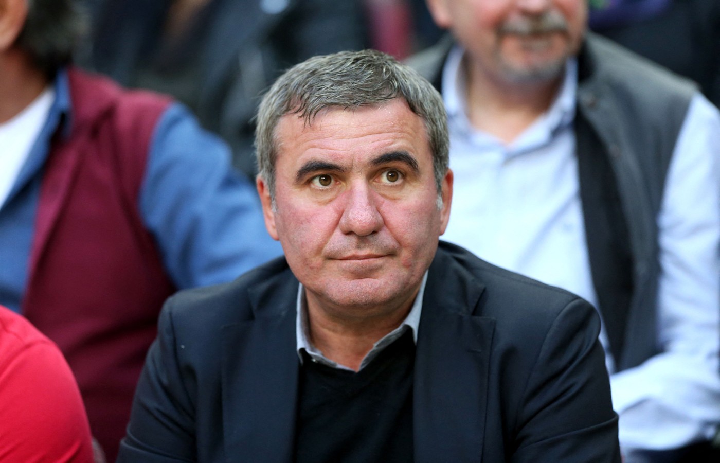 „Vine moşu’, bătrânul, să ne ia banii”. Ce au scris despre Gică Hagi după ce a semnat