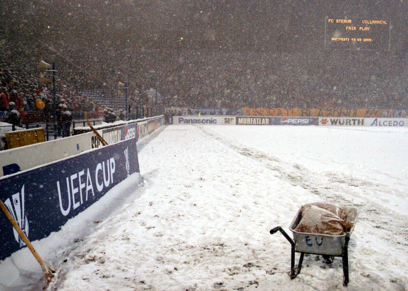 20 de ani de la Steaua – Villarreal, celebrul meci care a umplut stadionul din Ghencea, dar nu s-a mai jucat! Imagini spectaculoase cu ninsoarea care acapara capitala într-o seară de Europa League
