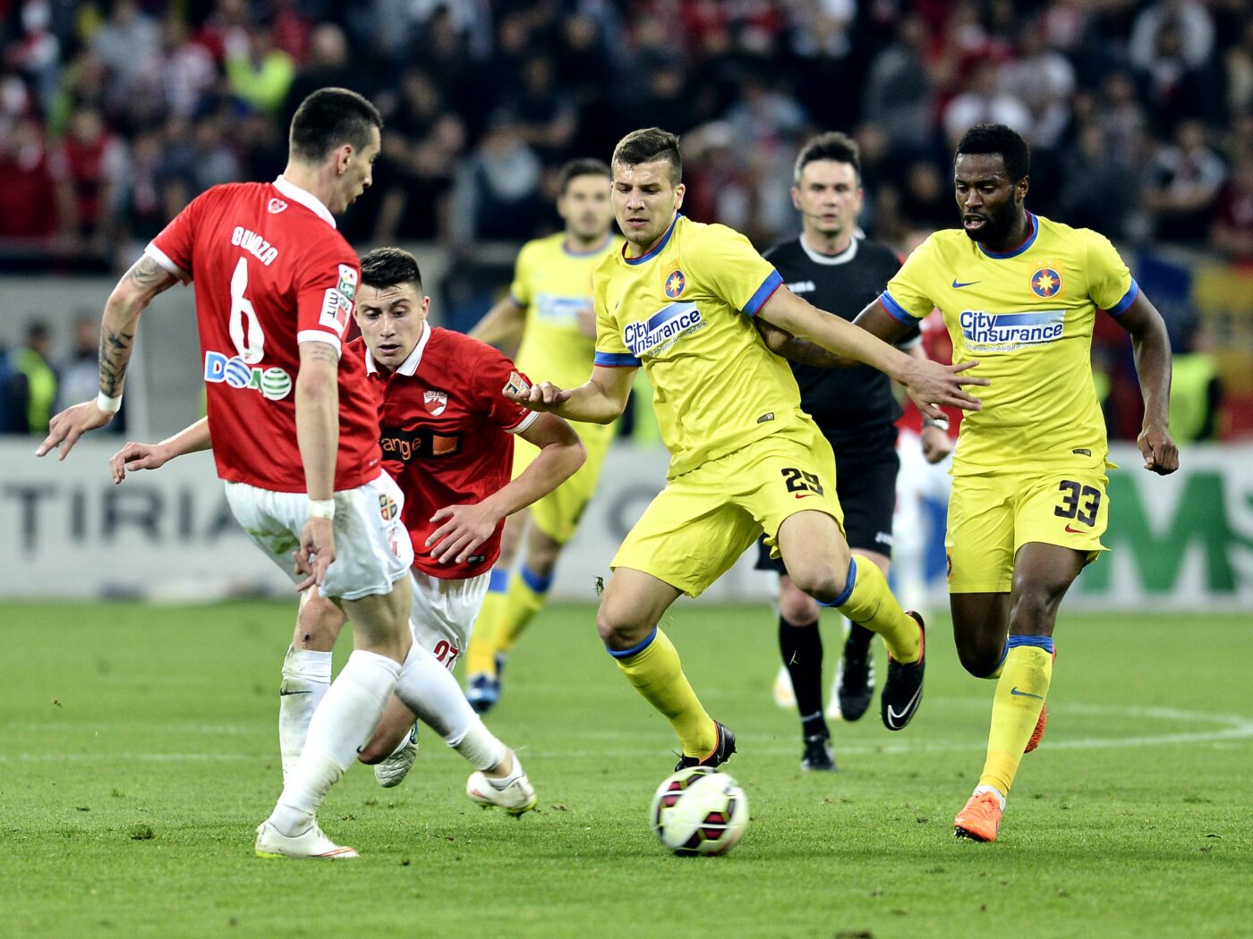 A devenit realitate. Milionarul cu castel, fost jucător la Dinamo și FCSB, a preluat legendara echipă din România: „E sponsorul principal”