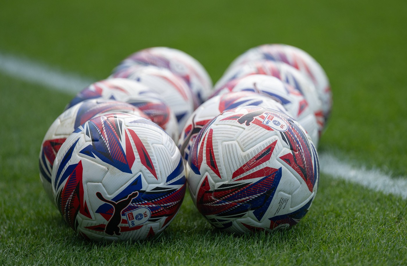 Actorii cu o avere de 400.000.000 de dolari, care au cumpărat un club britanic cu doar 2.500.000 de dolari şi care sunt aproape de Premier League, bănuiți că ar putea vinde echipa