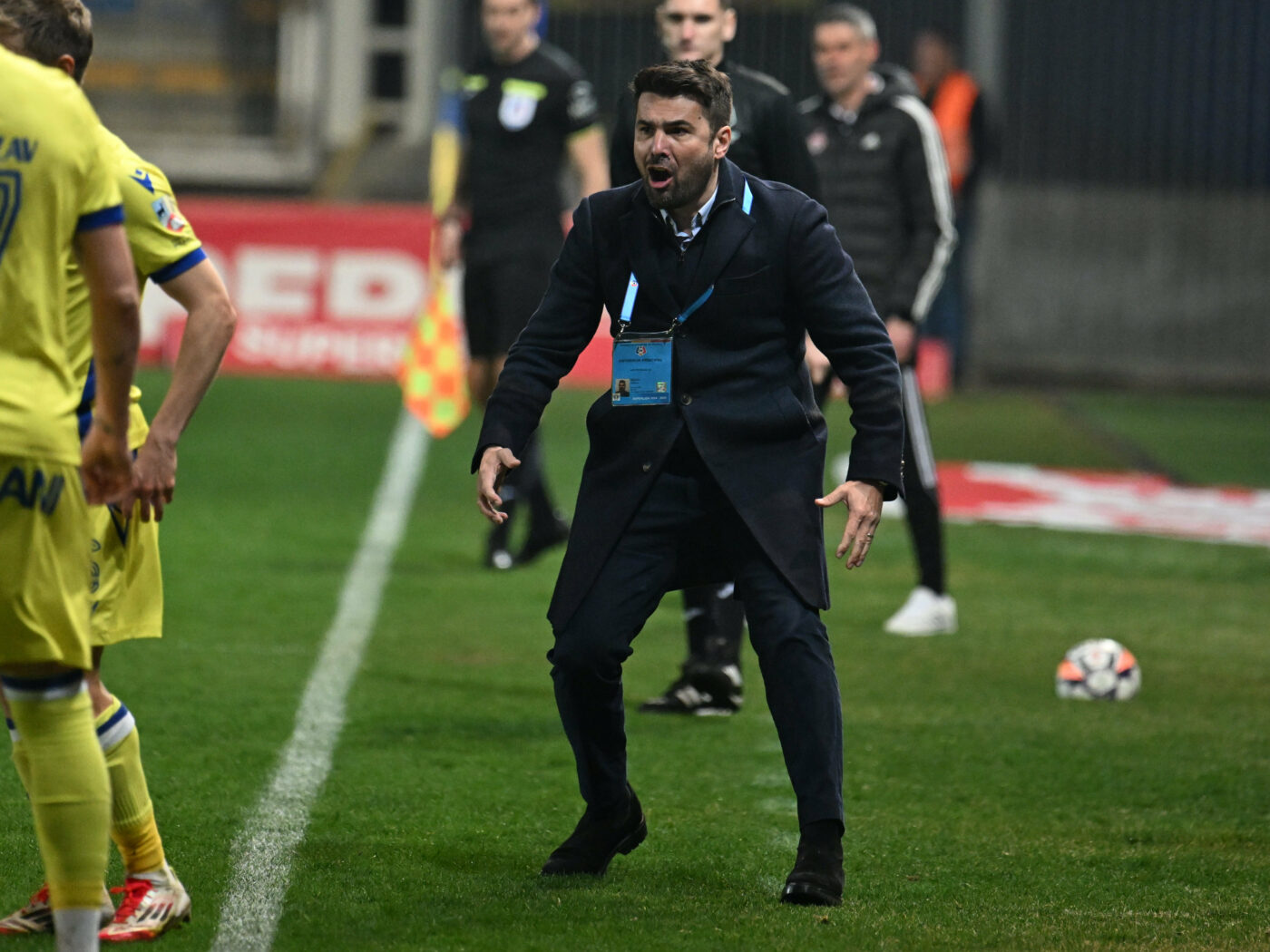 Adi Mutu a făcut iureș la interviuri după ce Petrolul a pierdut rușinos acasă cu FC Botoșani. Și-a mitraliat propria echipă: „Nu există echilibru, nu există constanță”