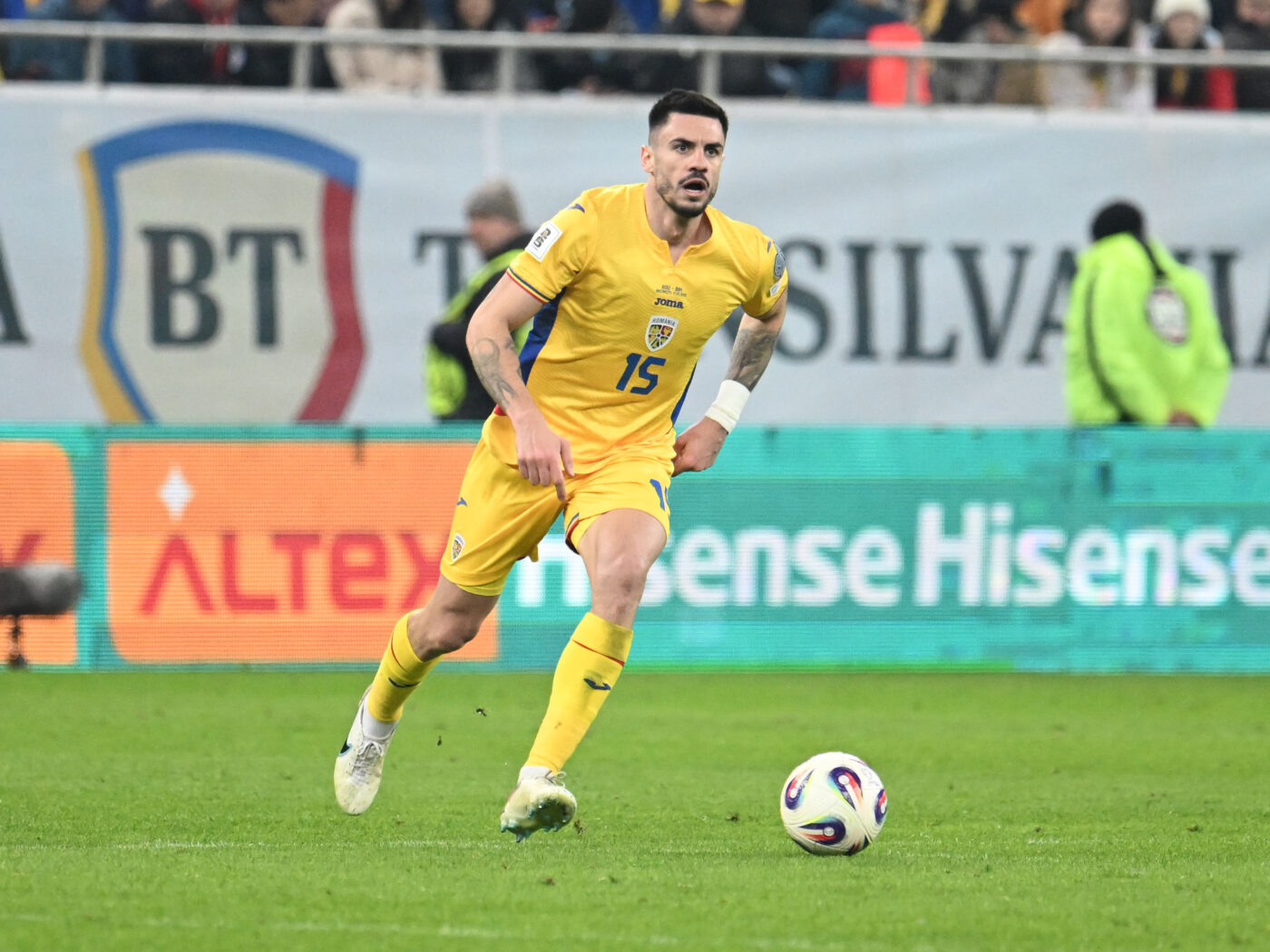 „Asta ne-a spus Mircea Lucescu în vestiar!”. Andrei Burcă a dezvăluit ce le-a zis selecționerul fotbaliștilor, după România – Bosnia 0-1