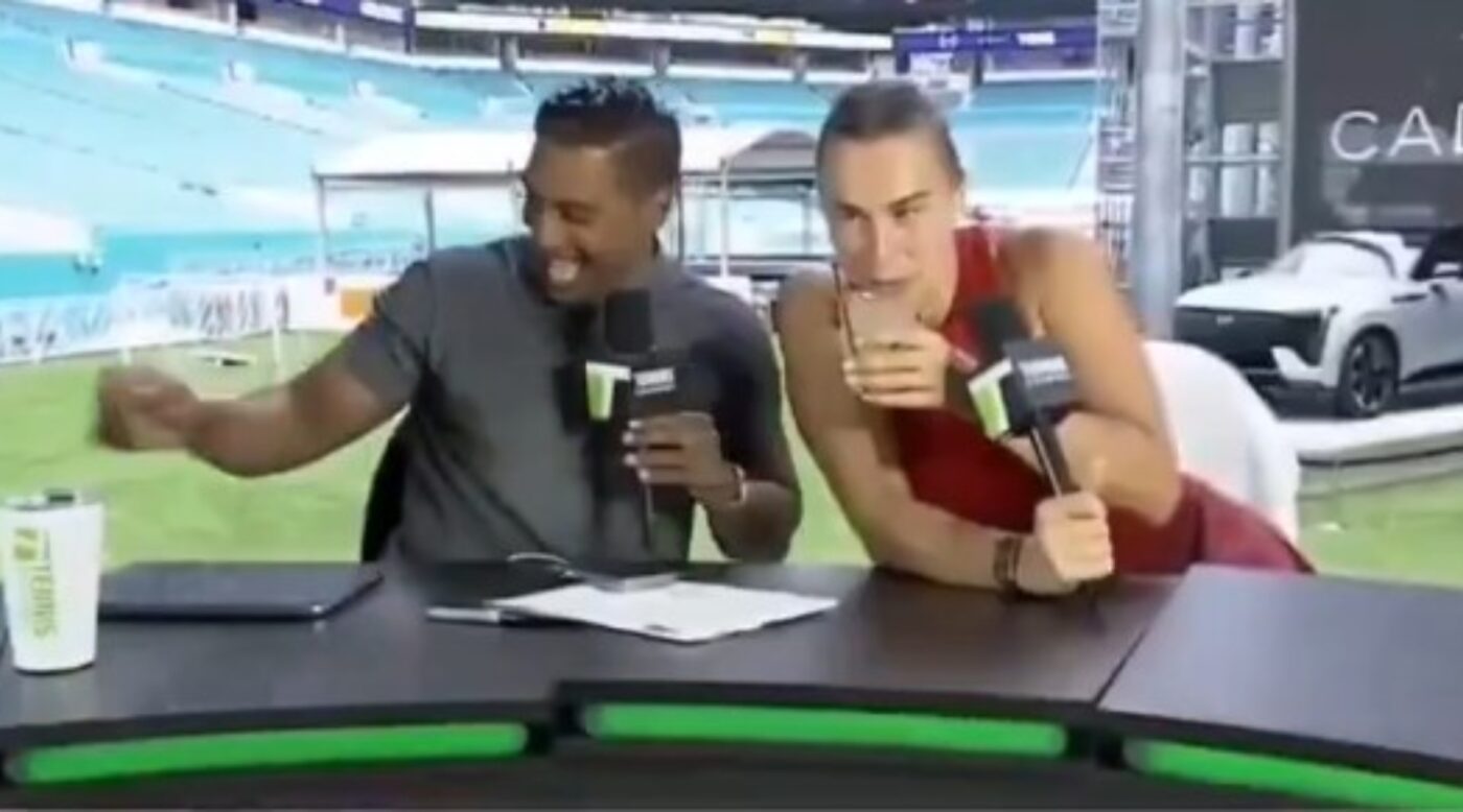 Aryna Sabalenka a băut un cocktail cu alcool, în direct, la TV, la interviul de după meci: „E antrenorul pe aici?”