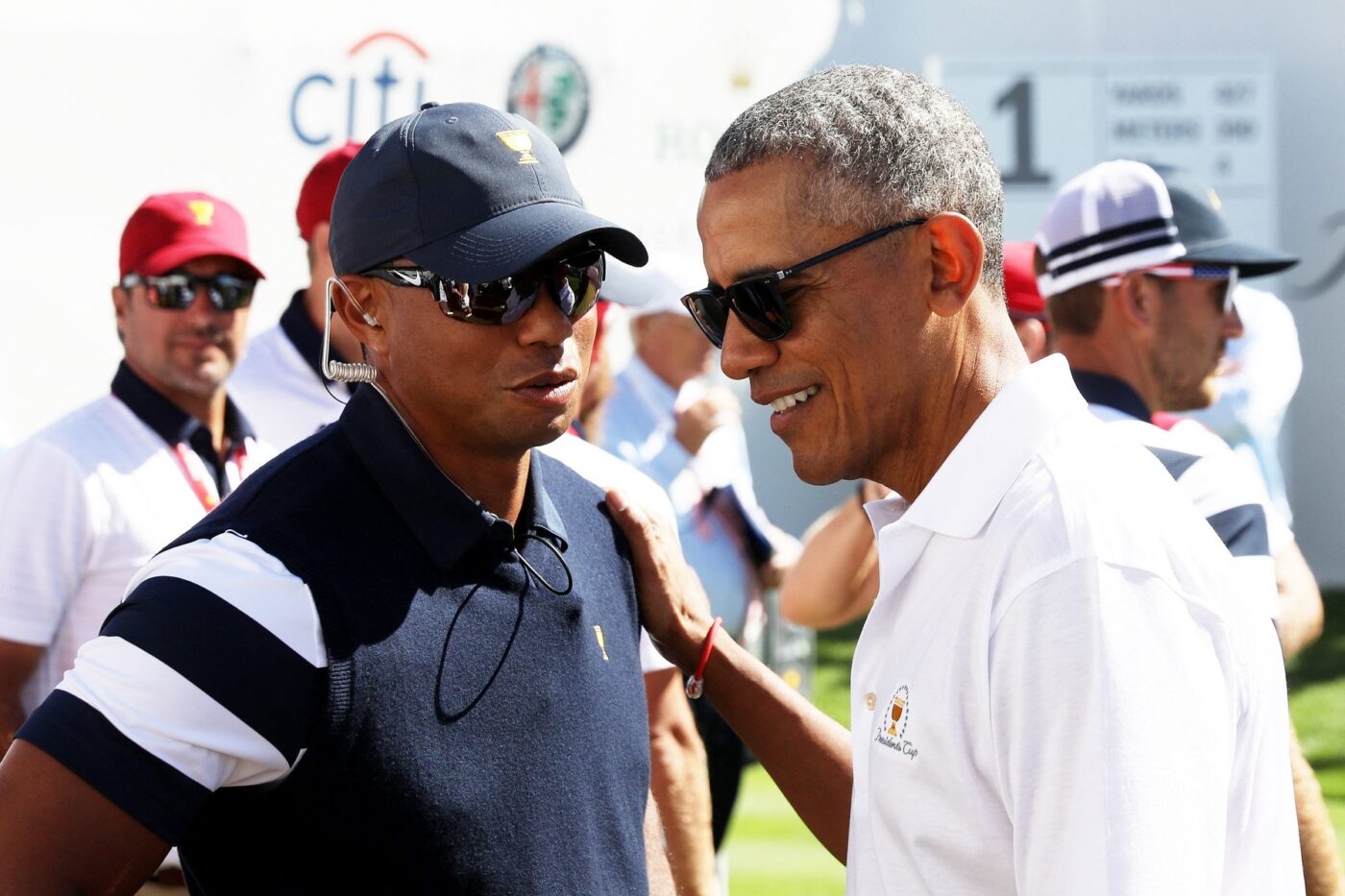 Barack Obama şi soția lui, Michelle Obama, vor fi producătorii filmului despre controversatul miliardar Tiger Woods