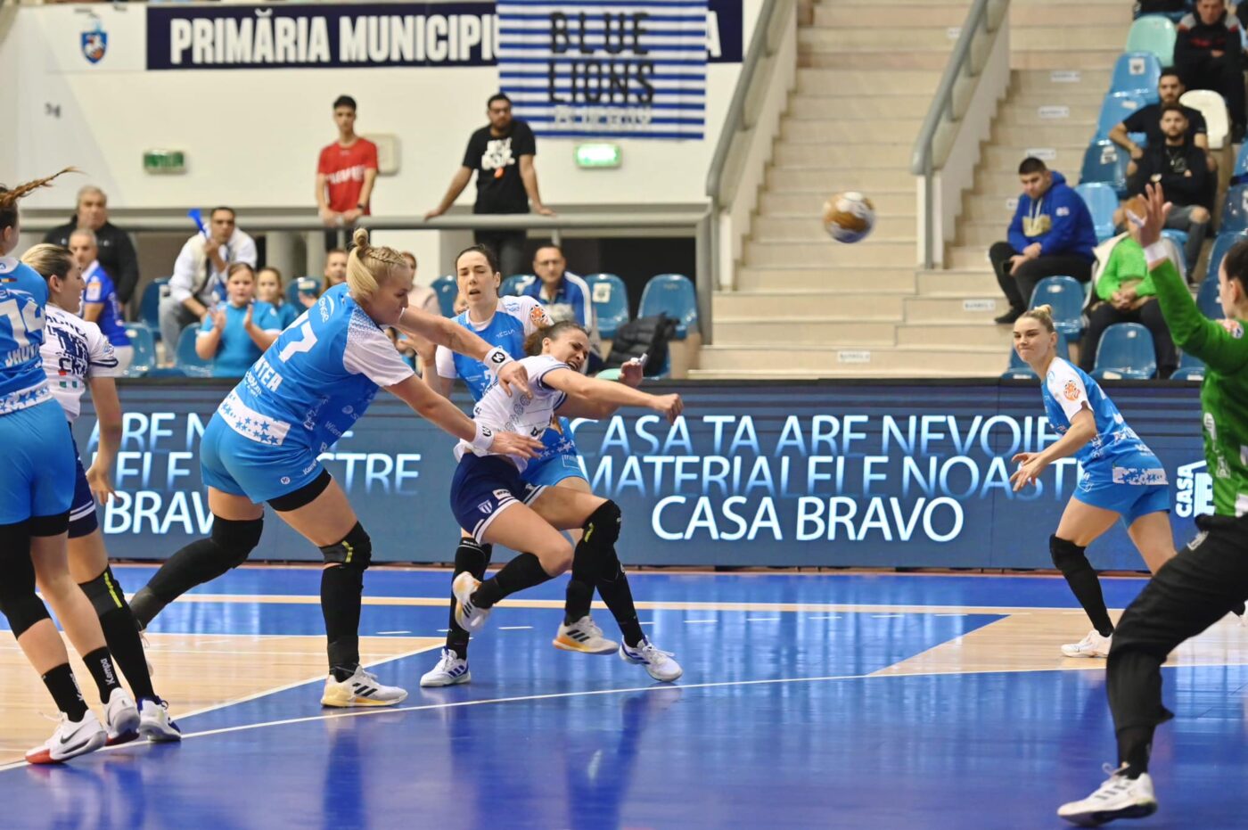 CSM Bucureşti n-a mai clacat în Bănie şi s-a calificat la pas în Final Four-ul Cupei României. Cristina Neagu şi-a luat la revedere de la publicul craiovean