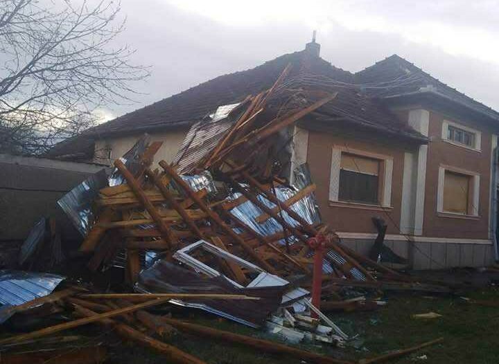 Casa lui Sandu Boc, rămasă de la părinți, distrusă de furtuna din Vaşcău