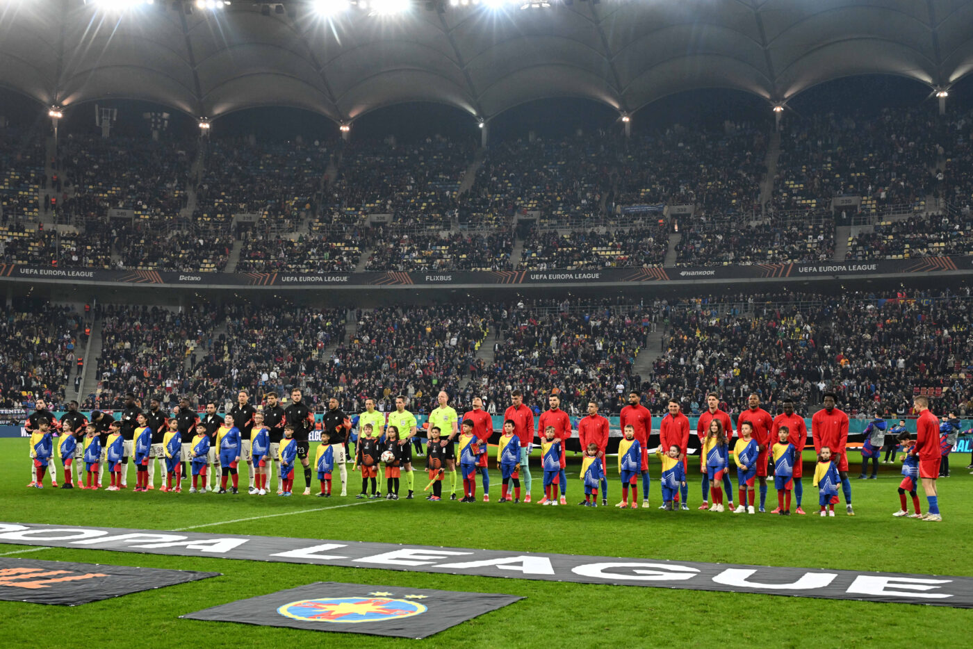 Ce n-ai văzut la TV în FCSB – Lyon 1-3. Momentul pe care Adrian Mititelu și Mihai Rotaru n-ar fi vrut să-l vadă pe Arena Națională, în meciul din optimile Europa League. SPECIAL