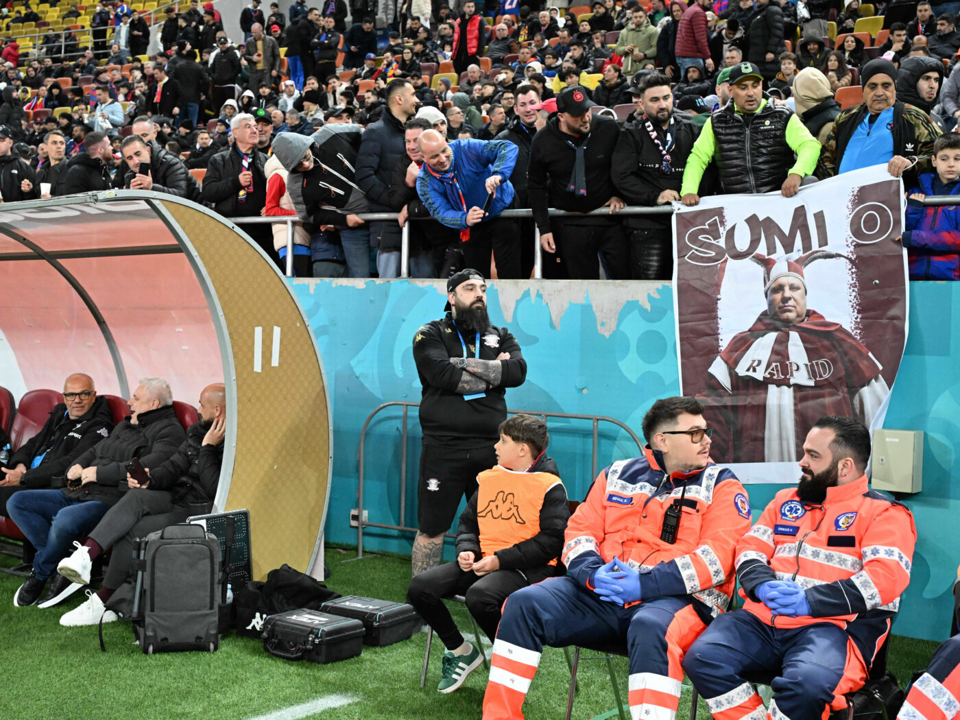 Ce n-ai văzut la TV în FCSB – Rapid 3-3. Calvarul prin care a trecut Marius Șumudică pe Arena Națională! Antrenorul Rapidului, terorizat non-stop. Cum a apărut printre suporterii roș-albaștrilor. SPECIAL