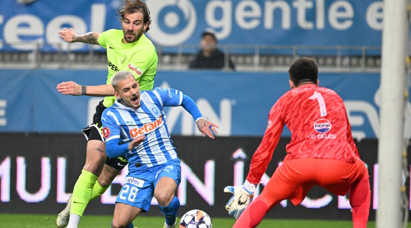 Cea mai controversată fază din Universitatea Craiova – Farul Constanța. Alex Mitriță a cerut penalty, dar Istvan Kovacs nu a fluierat nimic