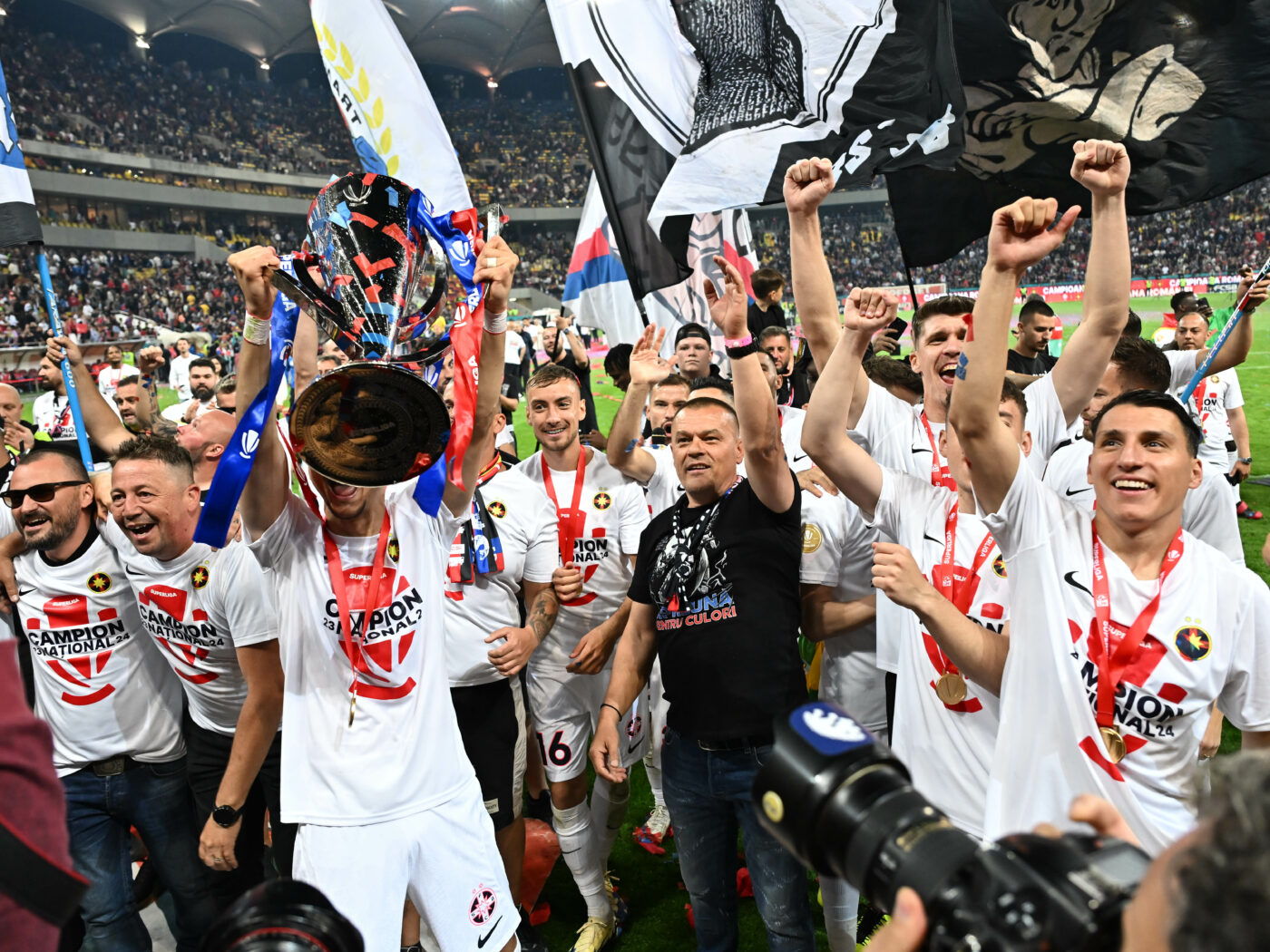 Cine sunt cei 82 de campioni activi din Superliga? FCSB are un număr triplu față de rivala Rapid, iar Dinamo este ultima în ierarhie. SPECIAL
