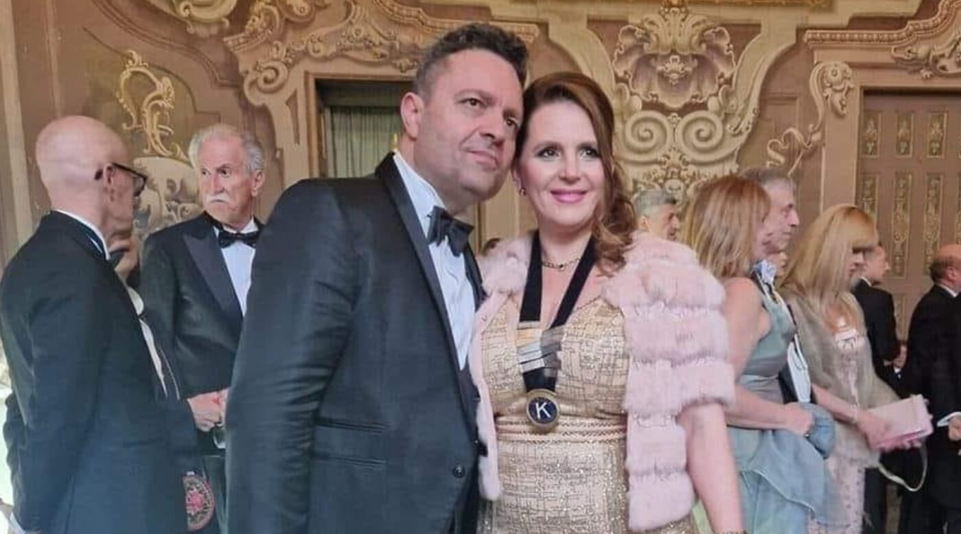 Cine sunt cei doi români care stau în San Marino de 28 de ani, unde au rămas după o vacanță. Ce nu le-a permis UEFA să facă la meciul României