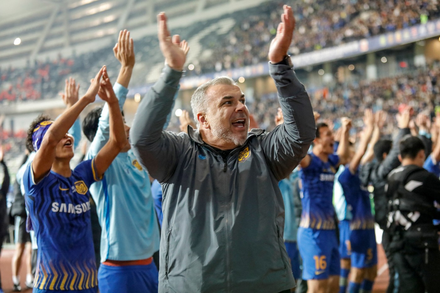 Cosmin Olăroiu a apărut la TV înainte de al 5-lea meci consecutiv cu aceeaşi echipă. Nu s-a ferit de cuvinte în fața arabilor