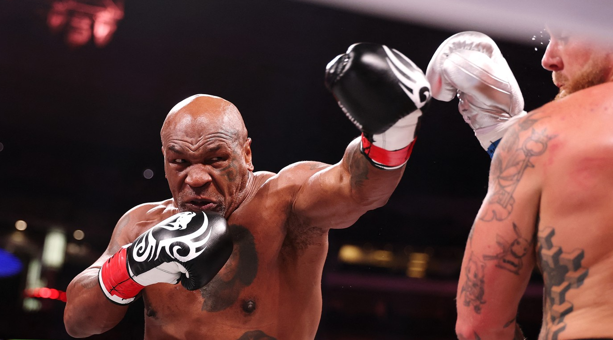 De ce își mușcă Mike Tyson mănușile, în ring, înainte de fiecare meci. „Se convinge că e un monstru”