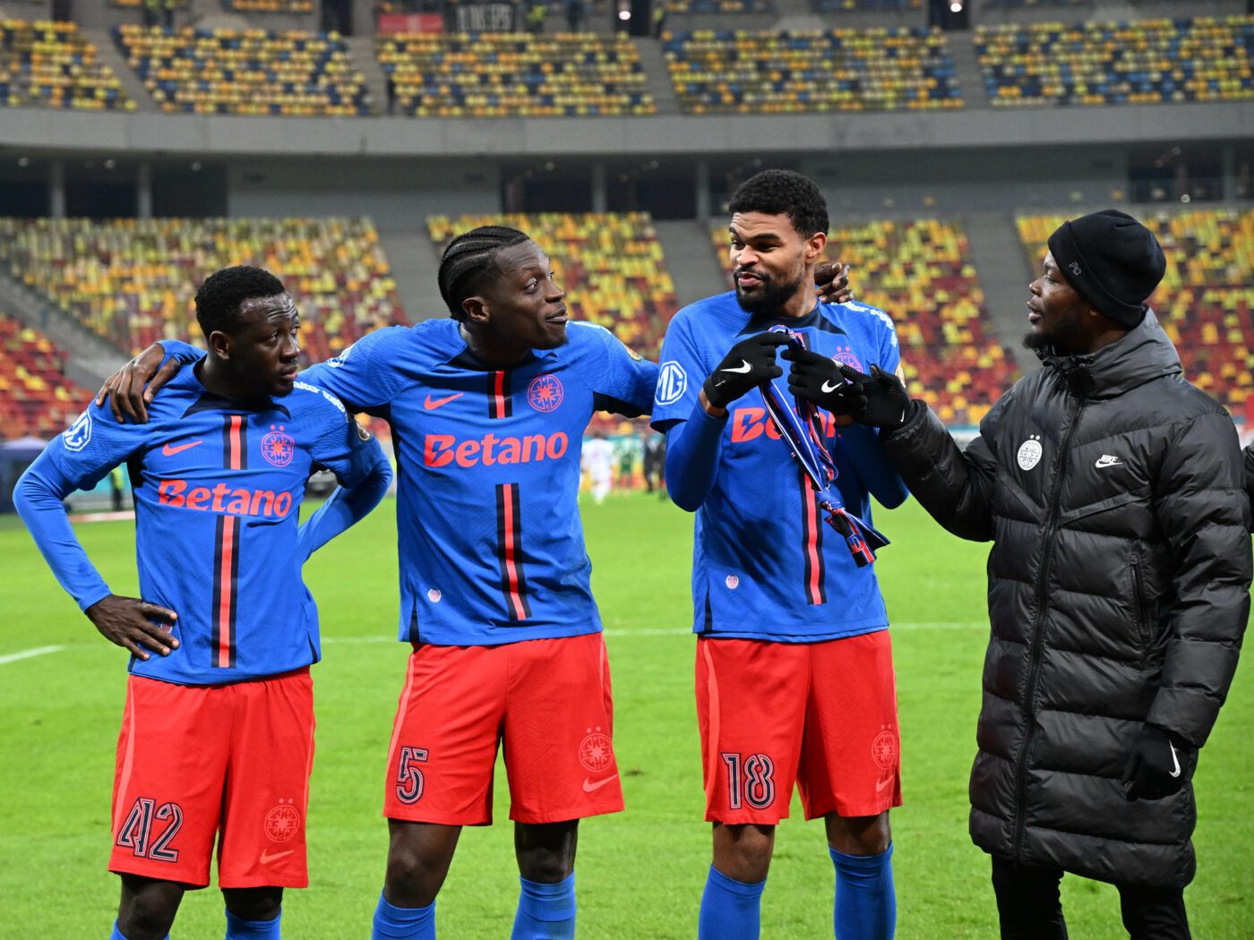 Dublă lovitură la FCSB, chiar înainte de meciul cu Lyon. Becali a făcut anunțul despre Edjouma și Alhassan: „Eu nu pot să-i oblig”