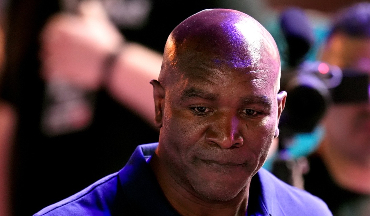 Evander Holyfield distruge recordul de invincibilitate al lui Floyd Mayweather: „Nu îl merită. A pierdut acea luptă”
