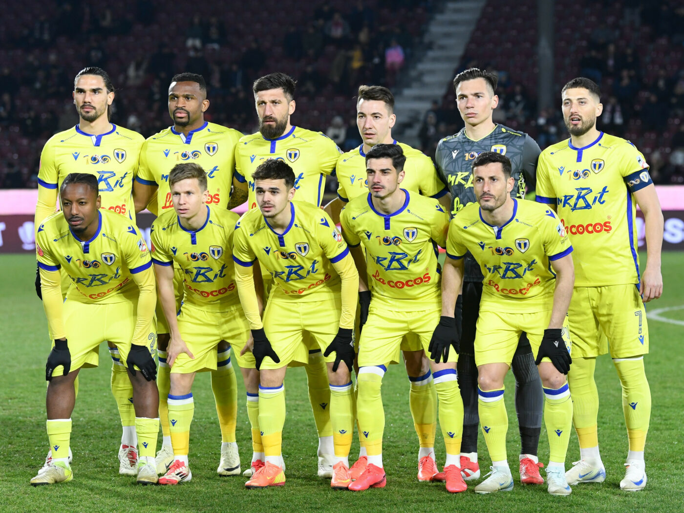 Fanii Petrolul au intrat la antrenamentul echipei. Mesajul transmis lui Mutu și fotbaliștilor după ce echipa a luat șase puncte din 24 posibile