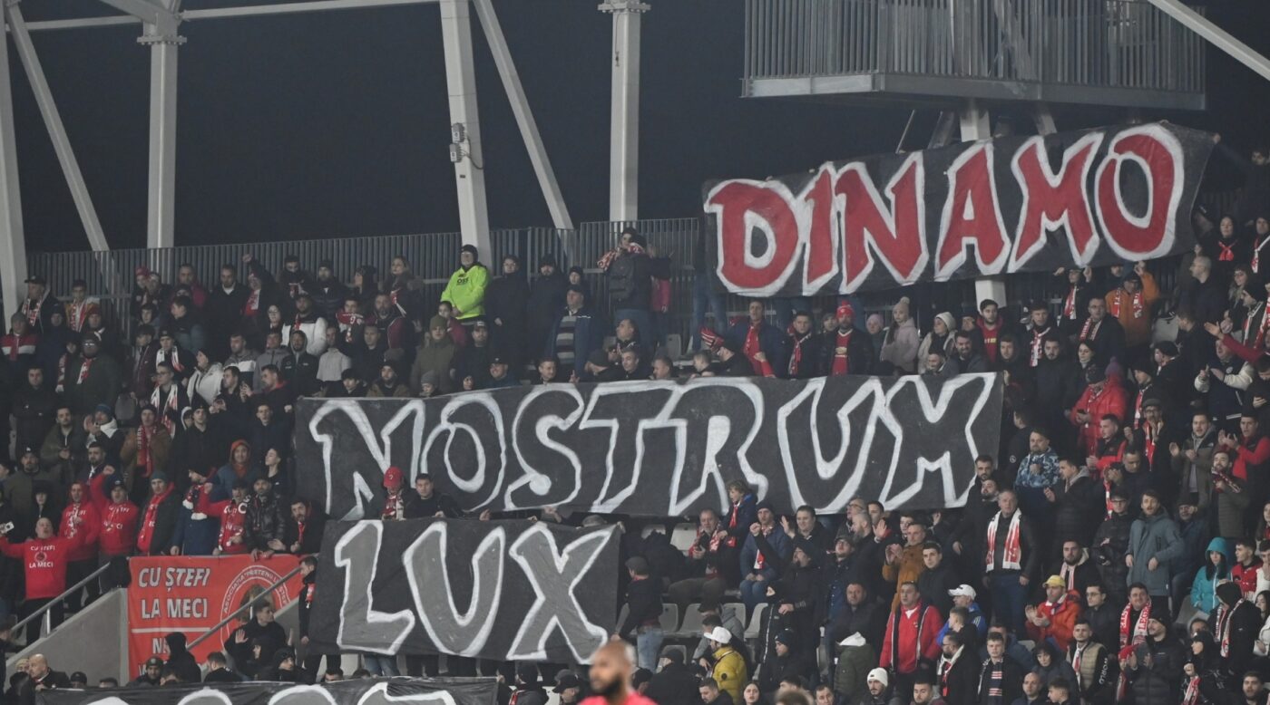Fanii lui Dinamo, scenografie în 3 acte la meciul cu Hermannstadt! „Câinii” au făcut un spectacol grandios. FOTO
