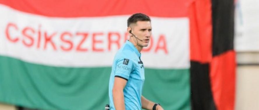 Profesorul cu fluier! Ieșeanul Gabriel Mihuleac a devenit cel mai tânăr arbitru de centru debutant în prima ligă, după Istvan Kovacs. ”Greul abia acum începe pentru mine”. Mihuleac predă educația fizică într-un sat din județul Iași și îi are ca modele pe Sebastian Colțescu și Daniele Orsato. SPECIAL
