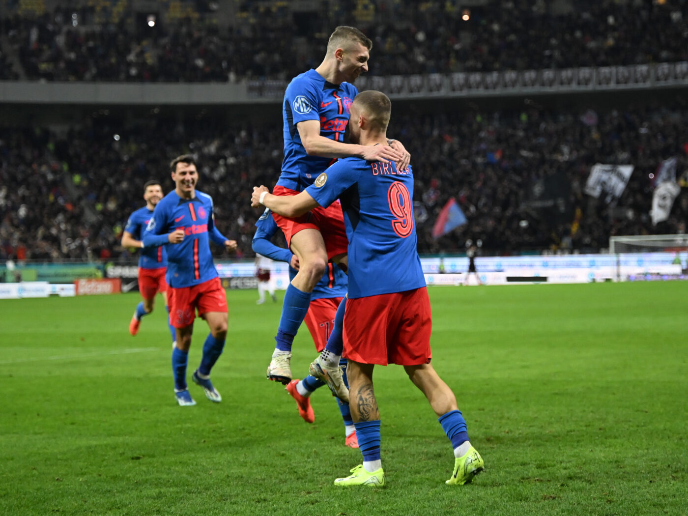 Gigi Becali i-a dat cele mai bune terenuri ale sale și i-a dat 800.000 de euro pe an, dar el pleacă gratis de la FCSB, când vrea: „Așa a fost contractul făcut”