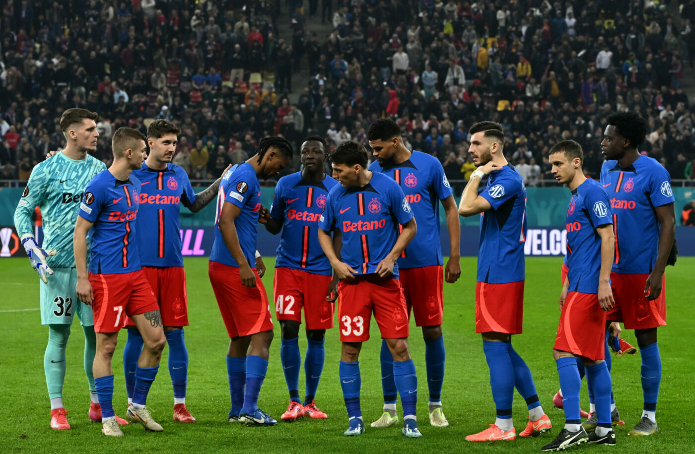Gigi Becali n-a suportat ce a văzut şi a intervenit în forță la pauza meciului FCSB – Lyon! Trei titulari, OUT după numai 45 de minute