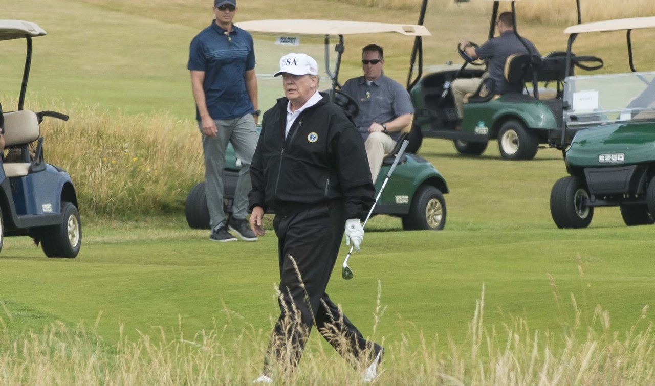 Greu de privit! Resortul de golf al lui Donald Trump, unde visează probabil și Simona Halep să joace, a costat 260.000.000 de dolari, dar a fost vandalizat