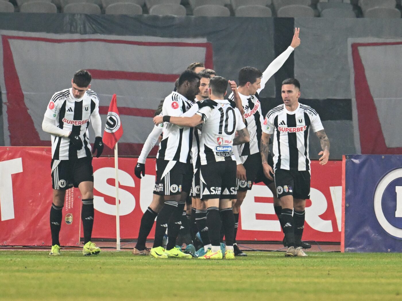 Îi dă bătăi de cap lui Dan Petrescu. Secretul specialistului din derby-urile U Cluj – CFR