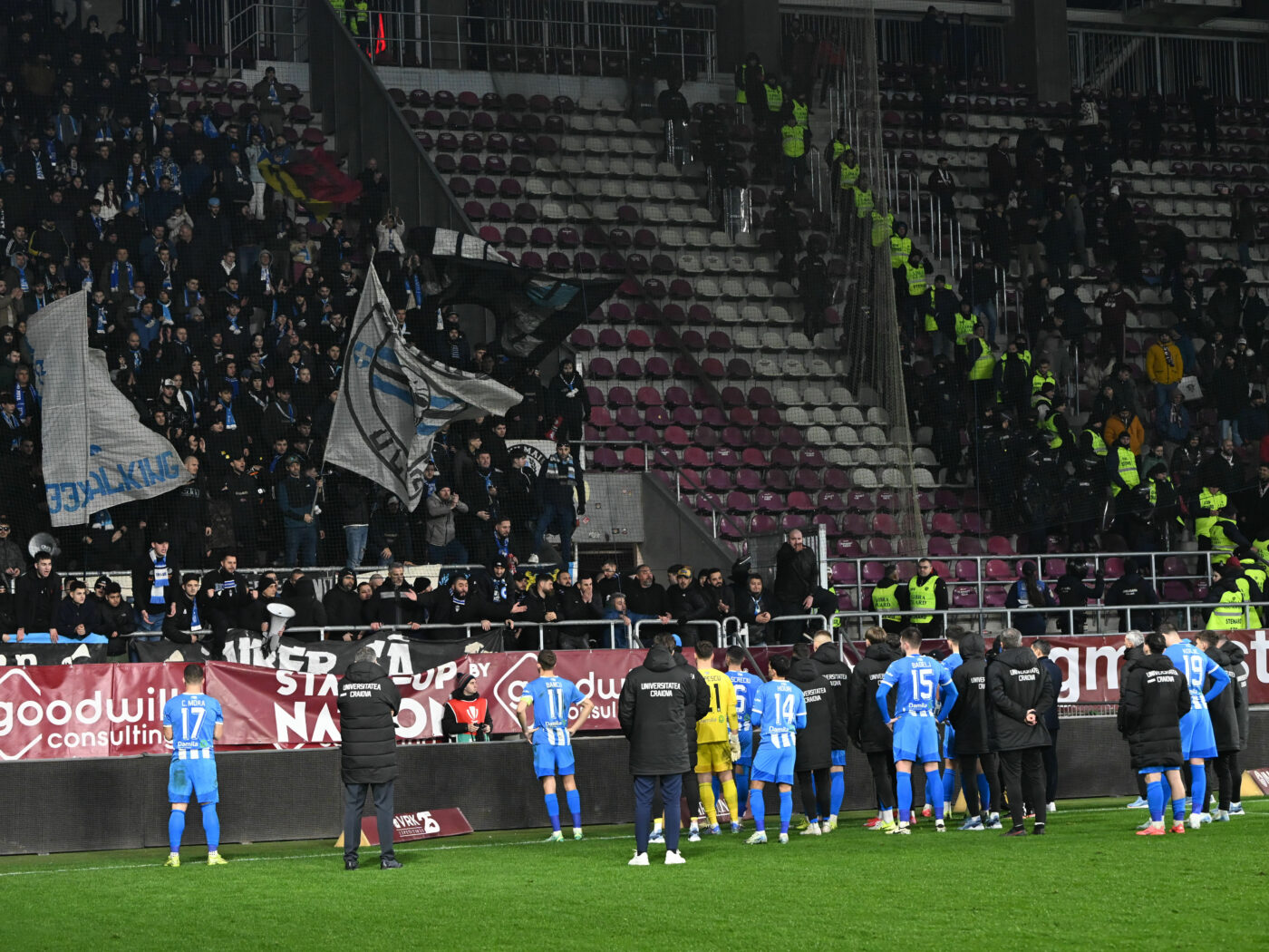 Invazie în Giulești: prima deplasare din istorie a unei galerii U14, la Rapid – Universitatea Craiova! Mitriţă şi Bancu au experienţe pe arene cu copii: oltenii au pierdut cu AEK Atena într-o astfel de atmosferă