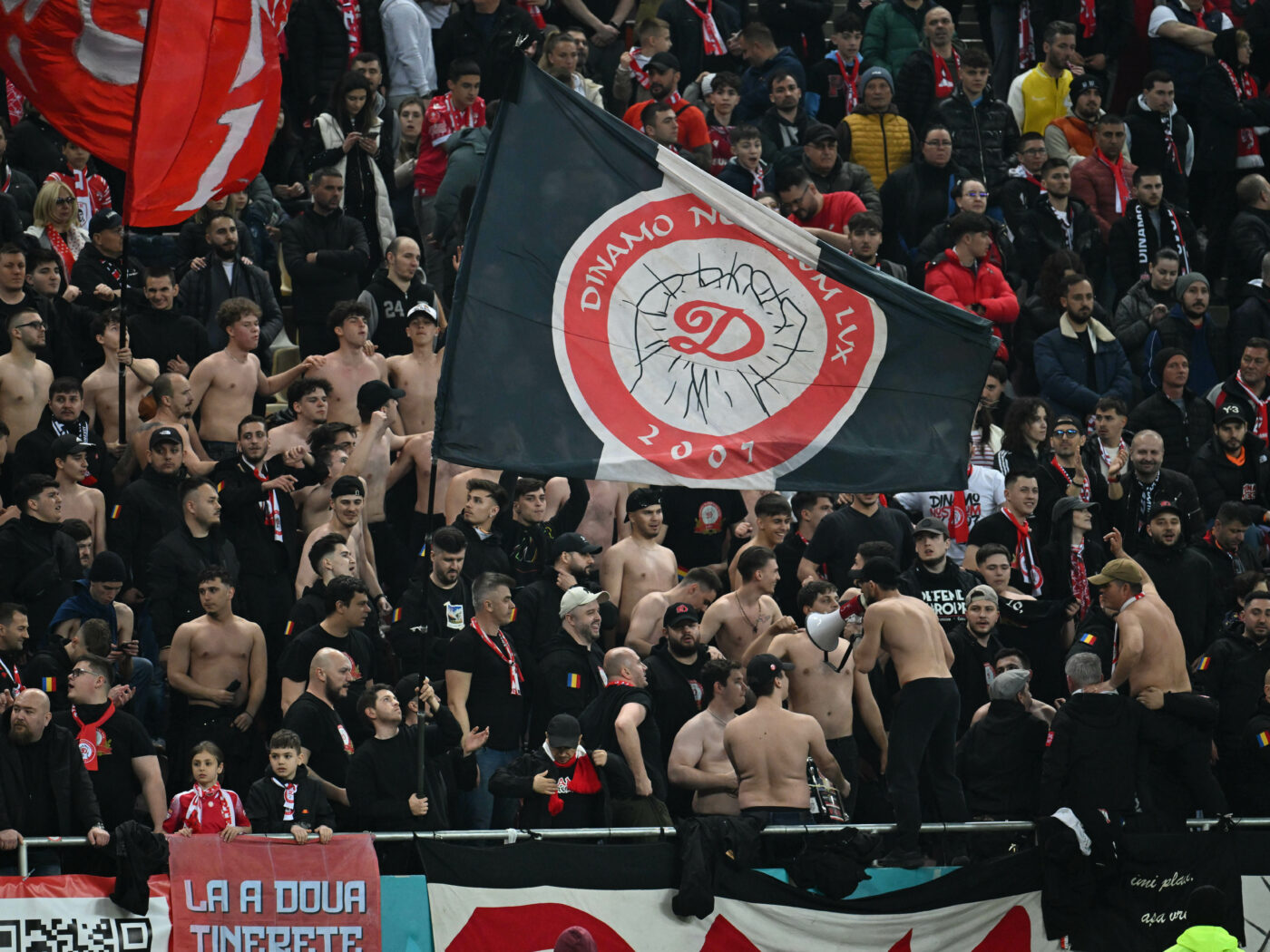 Jandarmeria a dat amenzi uriașe după Dinamo – FCSB! Mai mulți suporteri au primit interdicție de a mai intra pe stadioane