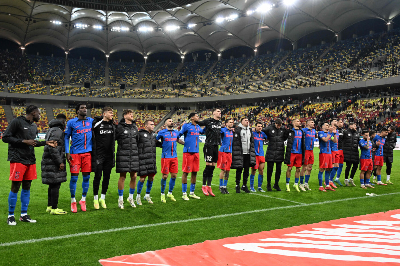 La FCSB e spaimă mare. Au cerut o părere şi din Franța, după diagnosticul crunt: „Pare că va rata tot sezonul”
