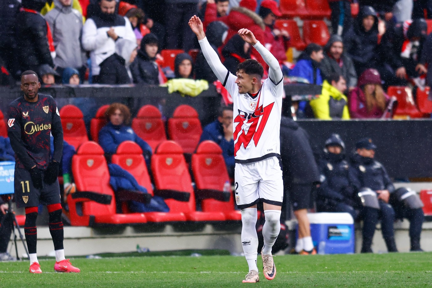La scurt timp după golul săptămânii în La Liga, spaniolii au anunțat că se face transferul lui Andrei Rațiu: „Kounde are înlocuitor la Barcelona. Confirmat!”