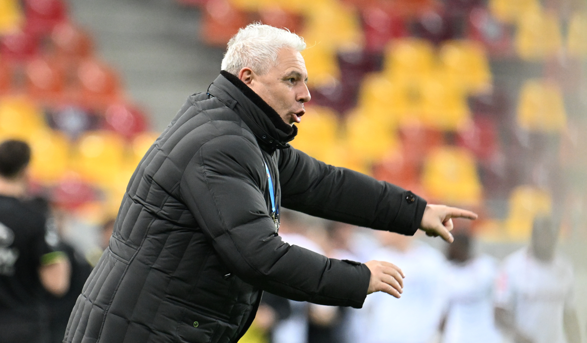 Marius Șumudică a vrut să scoată echipa de pe teren în FCSB – Rapid 3-3. Totul a pornit de la un cântec: „Nu e normal să fie ură de rasă”