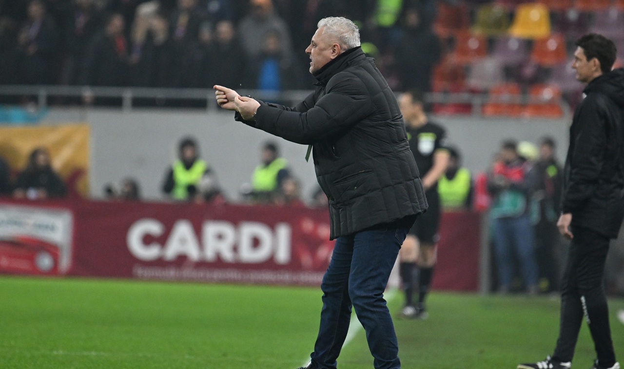 Marius Șumudică s-a dus direct peste arbitru și i-a cerut să oprească meciul!