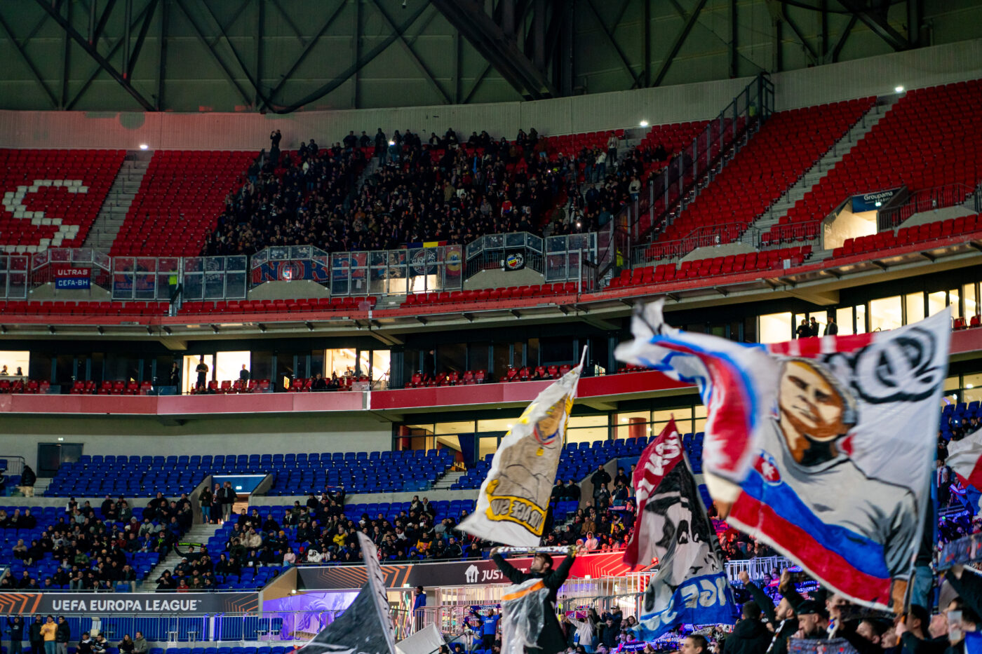 Nu mai e ca la Hoffenheim. Suporterii români nu s-au înghesuit la Lyon – FCSB și dau vina pe francezi: „Nu se face așa!”. EXCLUSIV