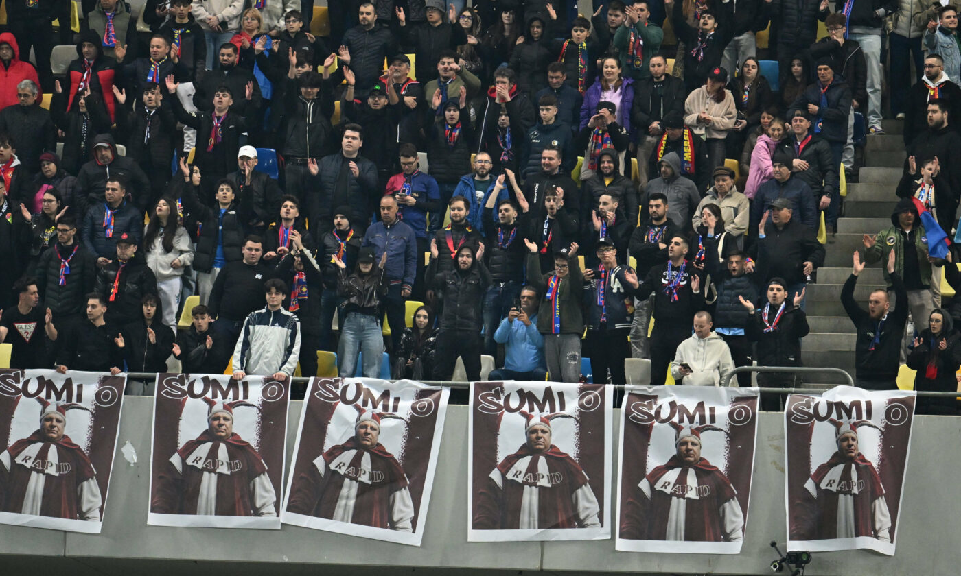 Peluza Nord FCSB face bani de pe urma bannerelor cu Marius Șumudică bufon. Cât e suma minimă acceptată pentru „colecția limitată”