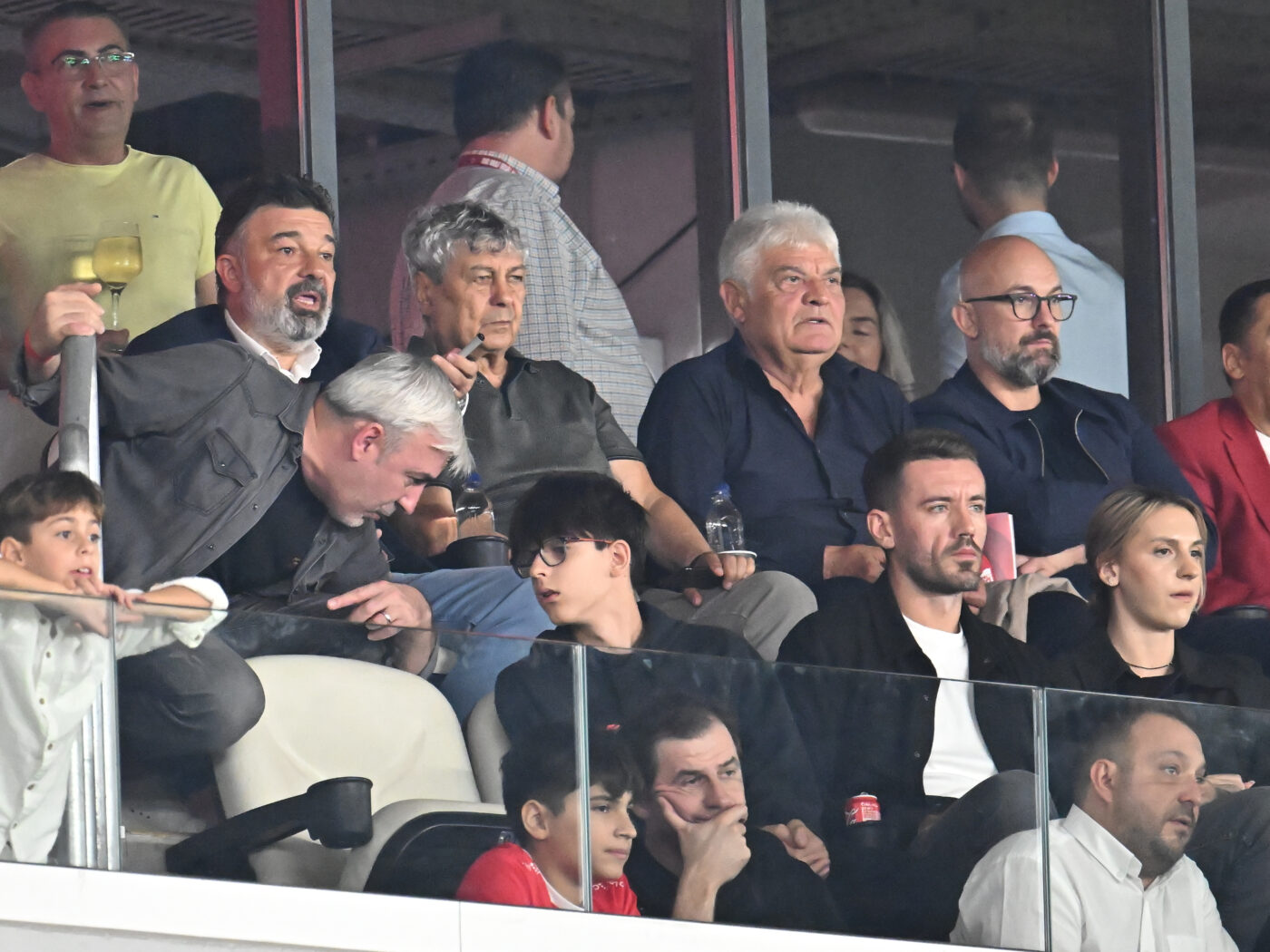 Personajul discret alături de care Mircea Lucescu merge pe stadioane la meciurile din Superliga și de care selecționerul e legat indestructibil: „Cu Dinamo și Rapid am o conexiune emoțională puternică”. EXCLUSIV